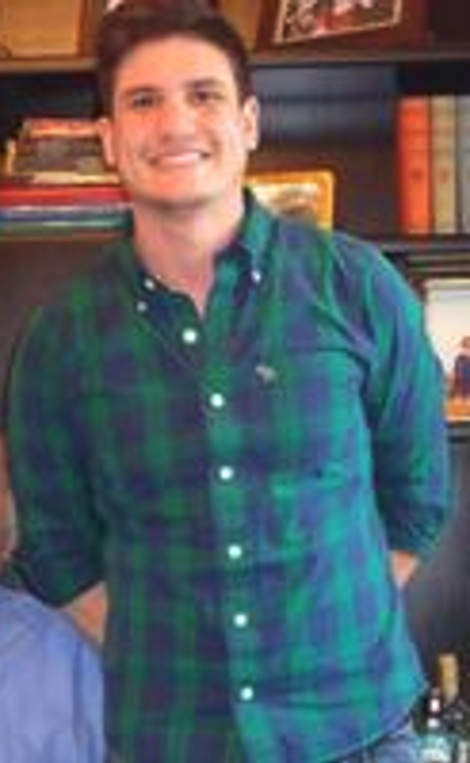 Ποιος είναι ο όμορφος νεαρός που μας μιλά για την... πρώτη του φορά στο σποτ του Ποταμιού [εικόνες & βίντεο] | iefimerida.gr 2