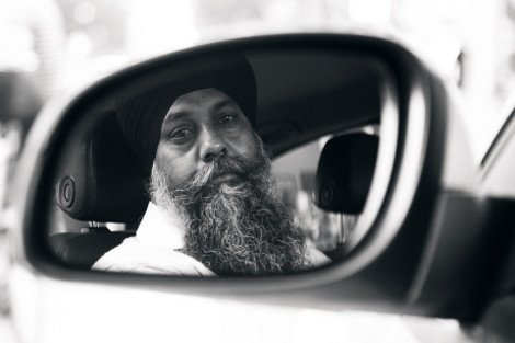 Μια βόλτα με τον μοναδικό σιχ ταξιτζή της Αθήνας -Φοράει τουρμπάνι και έχει πάντα πάνω του ένα μικρό μαχαίρι [εικόνες] | iefimerida.gr 1