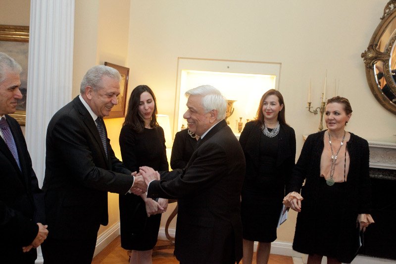 Με την κατά 23 χρόνια μικρότερη σύζυγό του στο Προεδρικό Μέγαρο ο Πιερ Μοσκοβισί -Πόζες με νάζι και γαλλική φινέτσα [εικόνες] | iefimerida.gr 3