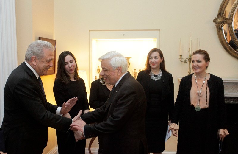 Με την κατά 23 χρόνια μικρότερη σύζυγό του στο Προεδρικό Μέγαρο ο Πιερ Μοσκοβισί -Πόζες με νάζι και γαλλική φινέτσα [εικόνες] | iefimerida.gr 4