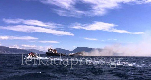 Καίγεται θαλαμηγός ανοιχτά της Λευκάδας -Περισυνελέγησαν δύο ναυαγοί [εικόνες]  | iefimerida.gr 0