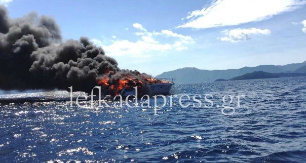 Καίγεται θαλαμηγός ανοιχτά της Λευκάδας -Περισυνελέγησαν δύο ναυαγοί [εικόνες]  | iefimerida.gr 1