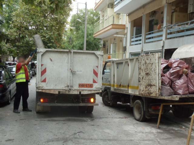 Χειροπέδες σε 58χρονο στη Θεσσαλονίκη: Αναυδοι οι αστυνομικοί -Είχε κάνει το σπίτι του σκουπιδότοπο [εικόνες] | iefimerida.gr 4