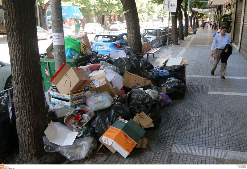 Αιχμάλωτοι των σκουπιδιών τουλάχιστον μέχρι την Πέμπτη οι πολίτες | iefimerida.gr 1