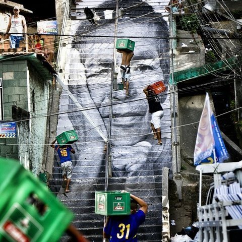 Σκάλες έργα τέχνης που δίνουν διαφορετικό χρώμα στις πόλεις του κόσμου [εικόνες] | iefimerida.gr 3