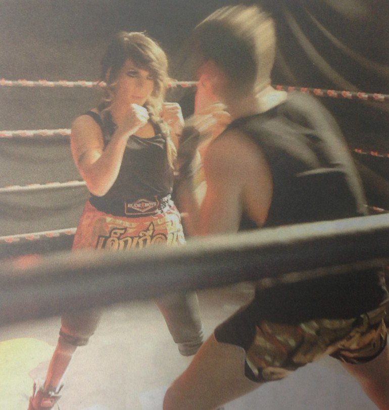 Η Πένυ Σκάρου φωτογραφίζεται πρώτη φορά με το τεχνητό πόδι [εικόνες] | iefimerida.gr 0