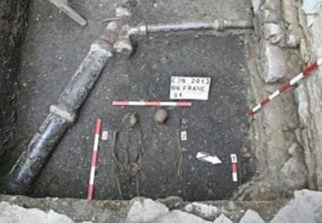 Ενας αιώνιος έρωτας: Ζευγάρι κρατιέται χέρι-χέρι εδώ και 1.500 χρόνια [εικόνες] | iefimerida.gr 2