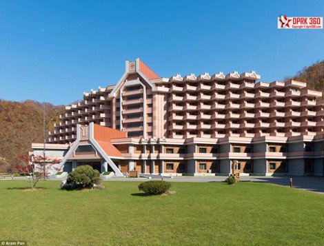 Στα άδυτα του χιονοδρομικού της Βορείου Κορέας -Το κιτς σε όλο του το μεγαλείο [εικόνες] | iefimerida.gr 2