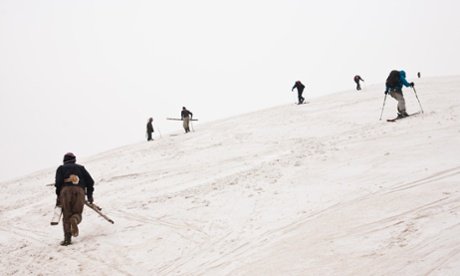 Σκι στο Αφγανιστάν: Δεν είναι... ανέκδοτο -Κάνουν μία ώρα για να ανέβουν και 2' για να κατέβουν την πλαγιά [εικόνες] | iefimerida.gr 3
