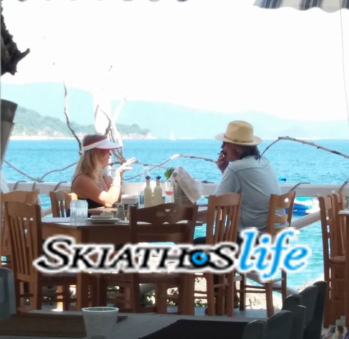 Αρχισαν οι αφίξεις από Χόλιγουντ στα ελληνικά νησιά:  Η Γκόλντι Χόουν στη Σκιάθο [εικόνες] | iefimerida.gr 0