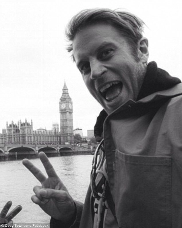 Φλερτάροντας με το θάνατο -Η πιο επικίνδυνη κατάβαση πλαγιάς με σκι [βίντεο] | iefimerida.gr 3