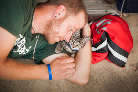 Αστεγοι και σκύλοι -Ενα δέσιμο ιδιαίτερο, βαθύ, μια αγάπη δυνατή και αμοιβαία [εικόνες] | iefimerida.gr 7