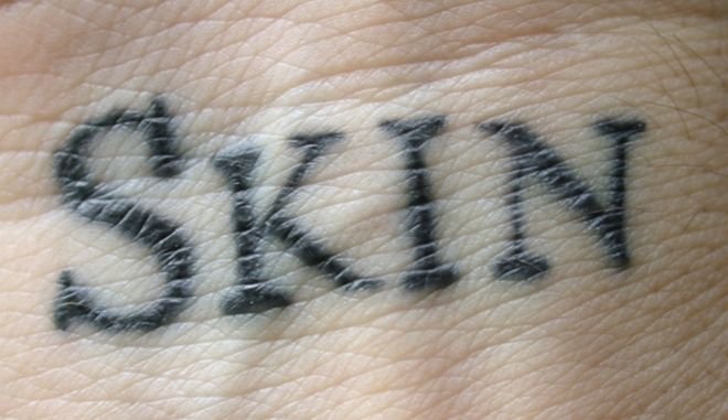 Ενα διήγημα γίνεται τατουάζ λέξη προς λέξη σε 553 σώματα εθελοντών [εικόνες+βίντεο] | iefimerida.gr 0