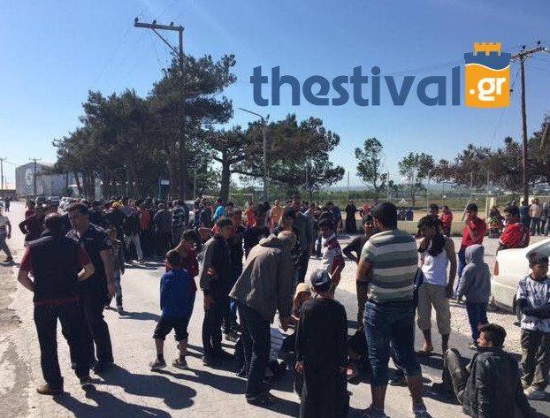 Φωτιά στο κέντρο προσφύγων στα Διαβατά -Κάηκαν σκηνές, τρεις μετανάστες στο νοσοκομείο [βίντεο] | iefimerida.gr 0