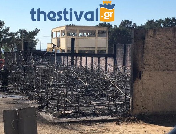 Φωτιά στο κέντρο προσφύγων στα Διαβατά -Κάηκαν σκηνές, τρεις μετανάστες στο νοσοκομείο [βίντεο] | iefimerida.gr 2