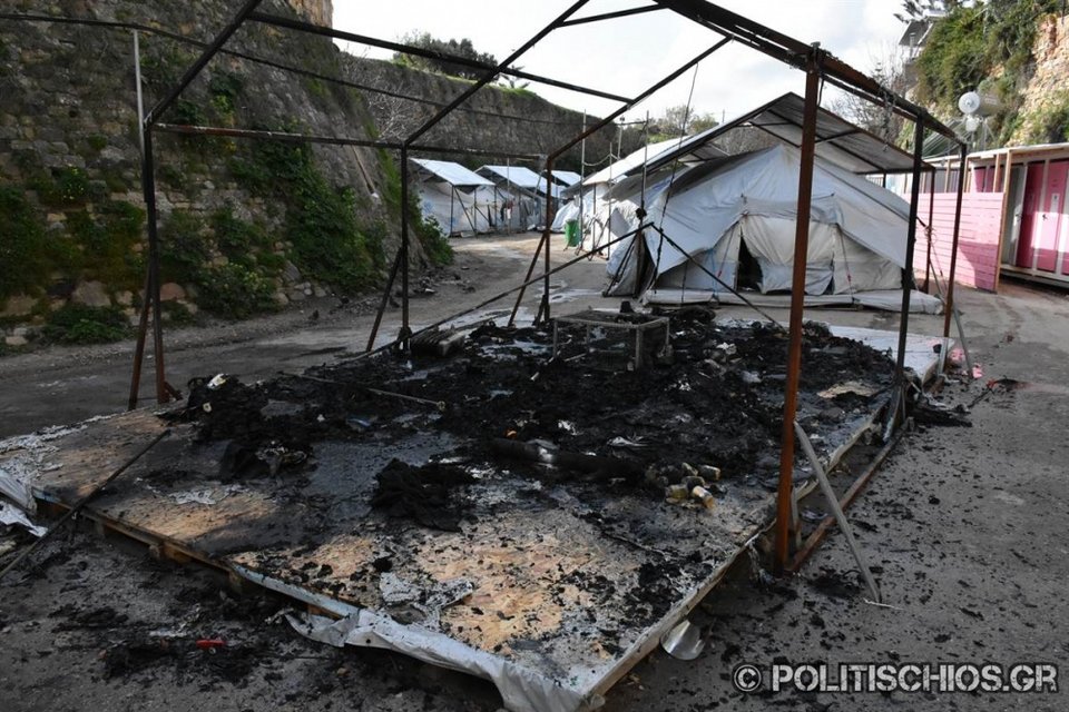 Xίος: Αφγανοί προσπάθησαν να κάψουν ζωντανούς Μαροκινούς [εικόνες & βίντεο] | iefimerida.gr 0