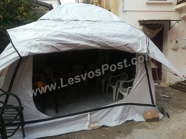 Οι αστυνομικοί είναι αποσπασμένοι μετά την πρόσφατη κατολίσθηση με σκοπό την φύλαξη των οικιών