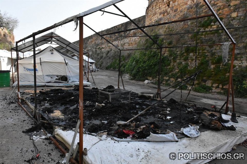 Xίος: Αφγανοί προσπάθησαν να κάψουν ζωντανούς Μαροκινούς [εικόνες & βίντεο] | iefimerida.gr 3