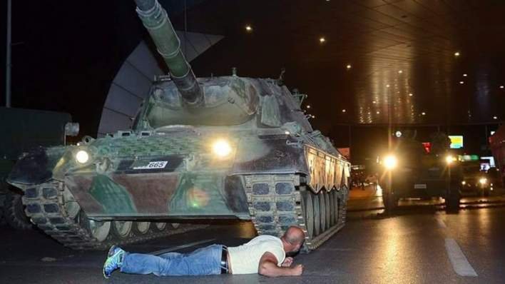 Το σκίτσο για το πραξικόπημα στην Τουρκία που κάνει τον γύρο του κόσμου [εικόνα] | iefimerida.gr 1