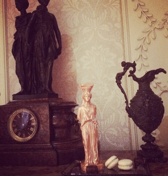 Η Lady Gaga έφαγε μια Καρυάτιδα [εικόνα] | iefimerida.gr 0