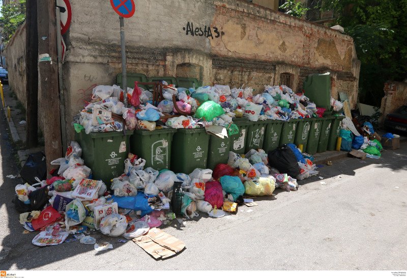 Αιχμάλωτοι των σκουπιδιών τουλάχιστον μέχρι την Πέμπτη οι πολίτες | iefimerida.gr 0