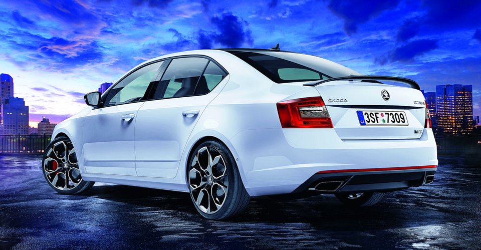 H Skoda Octavia στο fast forward με την RS230 | iefimerida.gr 1