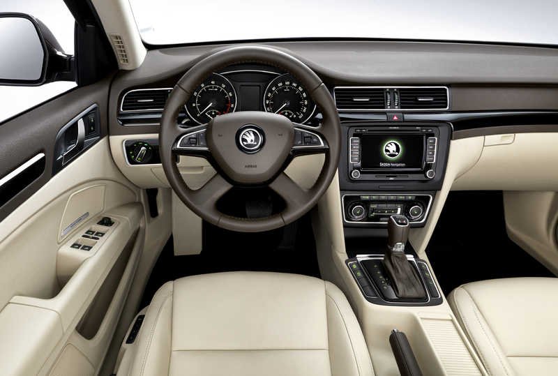 Skoda Superb: Ανανεωμένο (ελαφρώς), άνετο και ασφαλές | iefimerida.gr 3