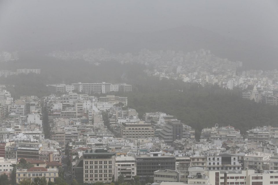 Αφρικανική σκόνη σκέπασε την Αθήνα -Τι πρέπει να προσέχουν οι ευπαθείς ομάδες [εικόνες] | iefimerida.gr 2