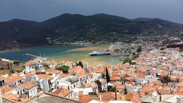 Καταιγίδα σάρωσε τη Σκόπελο -Ποτάμια τα σοκάκια [εικόνες] | iefimerida.gr 2