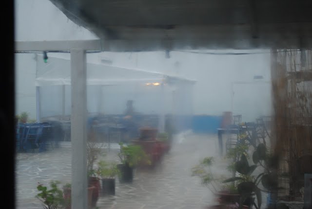 Καταιγίδα σάρωσε τη Σκόπελο -Ποτάμια τα σοκάκια [εικόνες] | iefimerida.gr 0