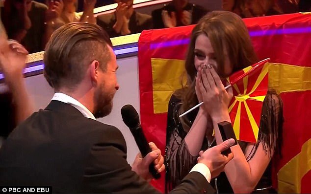 Για πρώτη φορά στη Eurovision: Πρόταση γάμου σε διαγωνιζόμενη τραγουδίστρια on air [βίντεο] | iefimerida.gr 2