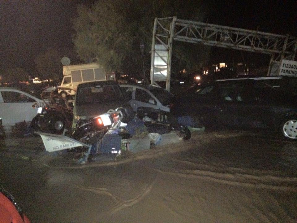 Σκηνές Αποκάλυψης στη Σκόπελο -Η θάλασσα μπήκε στους δρόμους και παρέσυρε τα πάντα [εικόνες & βίντεο] | iefimerida.gr 0