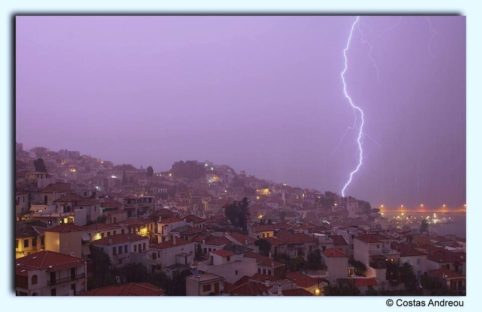 Σκηνές Αποκάλυψης στη Σκόπελο -Η θάλασσα μπήκε στους δρόμους και παρέσυρε τα πάντα [εικόνες & βίντεο] | iefimerida.gr 14
