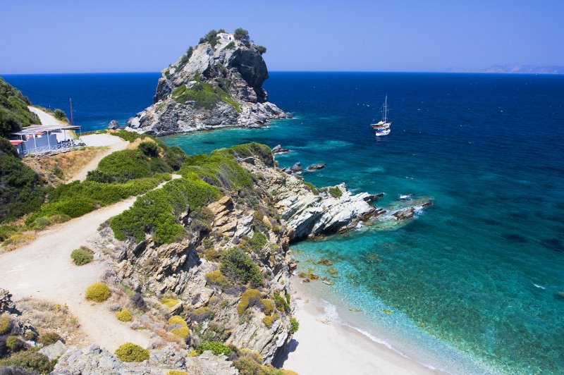 Πώς η γραφειοκρατία έστειλε τη νέα ταινία του Mamma Mia από τη Σκόπελο στην Κροατία | iefimerida.gr 0