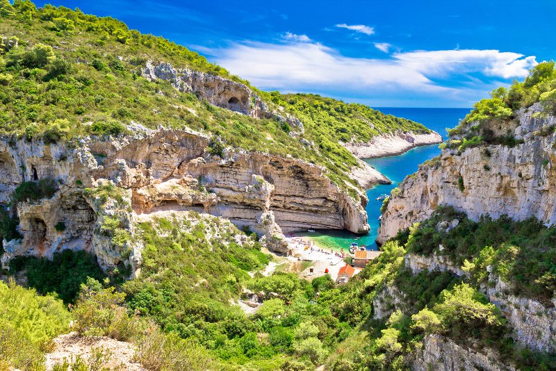 Πώς η γραφειοκρατία έστειλε τη νέα ταινία του Mamma Mia από τη Σκόπελο στην Κροατία | iefimerida.gr 3