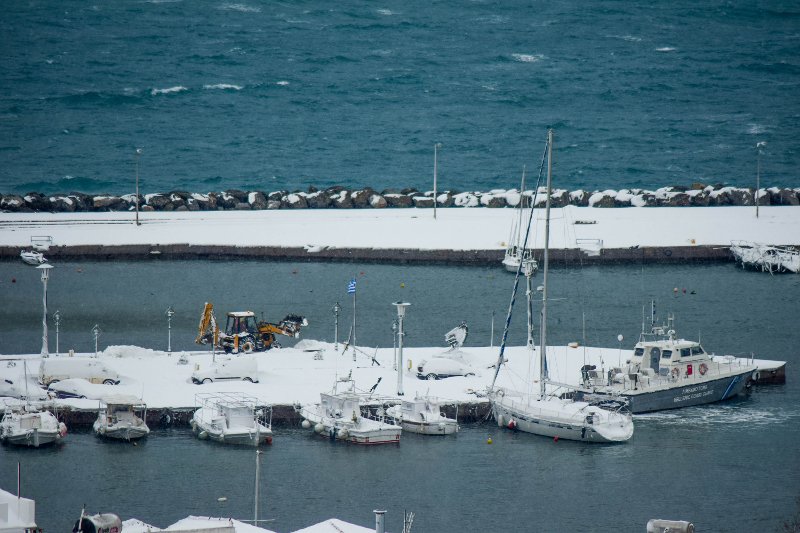 Πάγωσαν από τα χιόνια ιστιοπλοϊκά, βάρκες και καΐκια -Μοναδικά καρέ σε Σκόπελο, Μυτιλήνη και Αργολίδα [εικόνες] | iefimerida.gr 2