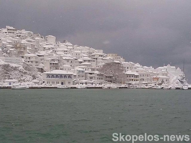 Στην κατάψυξη η χώρα για τρίτη ημέρα -Δύο νεκροί και προβλήματα στα νησιά -Δραματική κατάσταση σε Αλόννησο και Σκόπελο | iefimerida.gr 0