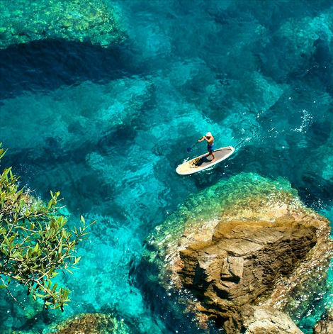 Ισπανικό ταξιδιωτικό site υποκλίνεται στις ελληνικές θάλασσες: Οι 10 γωνιές που μοιάζουν με φυσική πισίνα [εικόνες] | iefimerida.gr 19