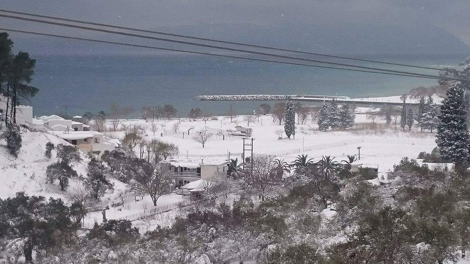 Επιμένει ο χιονιάς -Τεράστια προβλήματα σε όλη την Ελλάδα, δύο νεκροί | iefimerida.gr 11