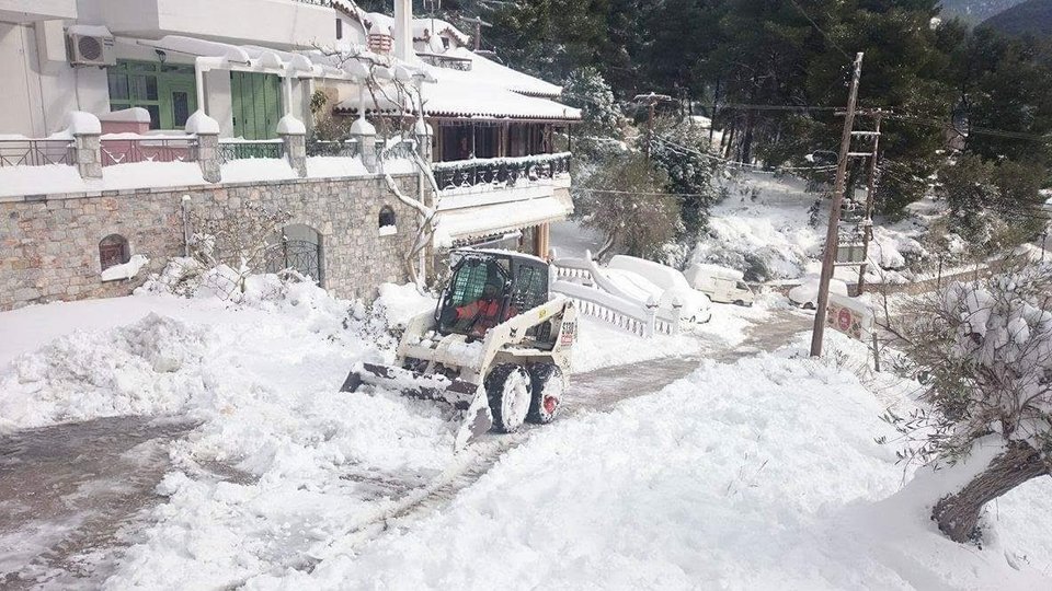 Επιμένει ο χιονιάς -Τεράστια προβλήματα σε όλη την Ελλάδα, δύο νεκροί | iefimerida.gr 2