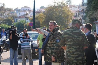 Το «συσσίτιο» Τσίπρα Καμμένου στη Σκόπελο: Μπακαλιάρος σκορδαλιά και σαρδέλες στα κάρβουνα [εικόνα] | iefimerida.gr 3