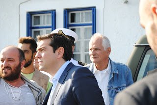 Το «συσσίτιο» Τσίπρα Καμμένου στη Σκόπελο: Μπακαλιάρος σκορδαλιά και σαρδέλες στα κάρβουνα [εικόνα] | iefimerida.gr 1