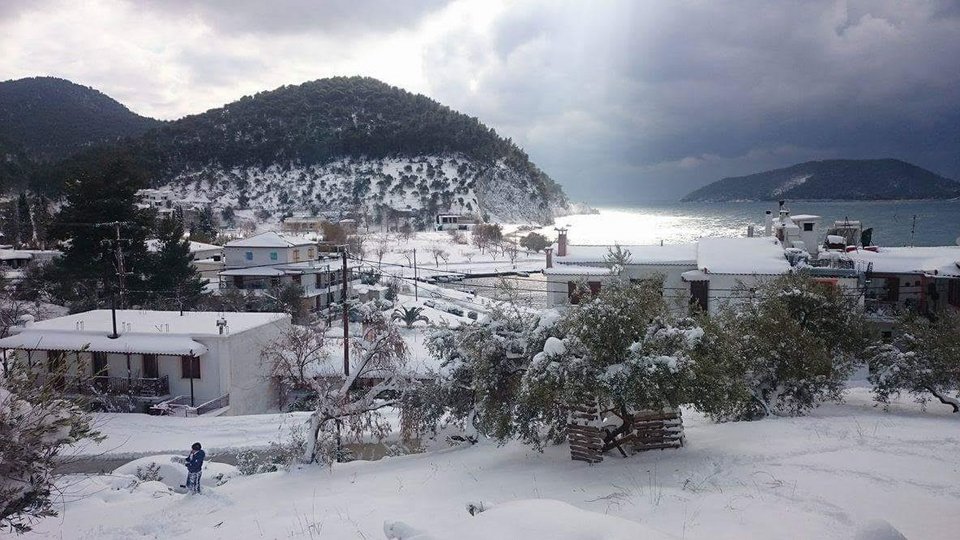 Δραματική η κατάσταση στη Σκόπελο -Διακοπές ρεύματος, εγκλωβισμένοι κάτοικοι [εικόνες] | iefimerida.gr 0