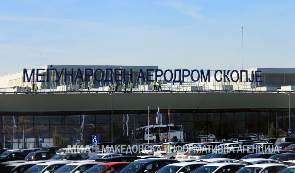 Νέα πινακίδα από σήμερα στο αεροδρόμιο των Σκοπίων [εικόνες] | iefimerida.gr 0