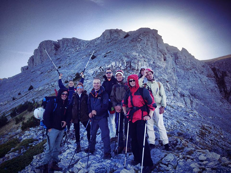 Νέα πρόκληση από τα Σκόπια: Ο αντιπρόεδρος της Βουλής ποζάρει στην κορυφή του Ολύμπου με τον Ηλιο της Βεργίνας [εικόνες] | iefimerida.gr 5