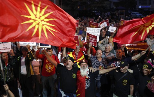 Διαδήλωση κατά της συμφωνίας στα Σκόπια: «Ποτέ “Βόρεια”, πάντα “Μακεδονία”» [εικόνες] | iefimerida.gr 4