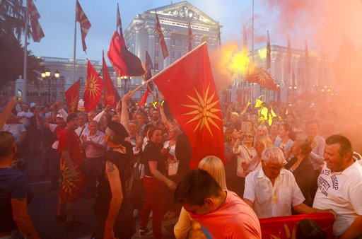 Συλλαλητήριο στα Σκόπια: Το όνομά μας είναι Μακεδονία, «όχι» στην αλλαγή [εικόνες] | iefimerida.gr 4