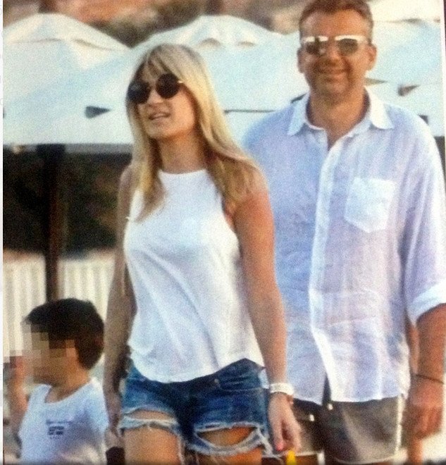 Η Φαίη Σκορδά με καυτό σορτς μοιράζει εγκεφαλικά [εικόνες] | iefimerida.gr 1