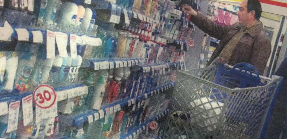 Ο υφυπουργός Ανάπτυξης Θανάσης Σκορδάς στο σούπερ μάρκετ, στα ράφια με τις προσφορές [εικόνα] | iefimerida.gr 0