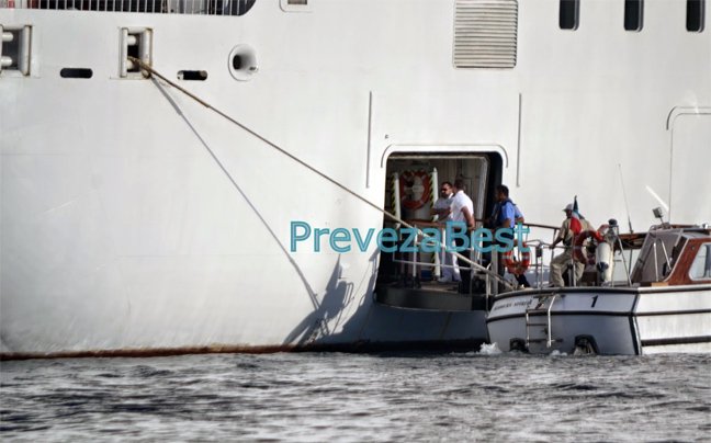 Εξαλλη η Αθηνά Ωνάση με τον Ριμπολόβλεφ: Μετέτρεψε τον Σκορπιό σε ντισκοτέκ! [εικόνες] | iefimerida.gr 4